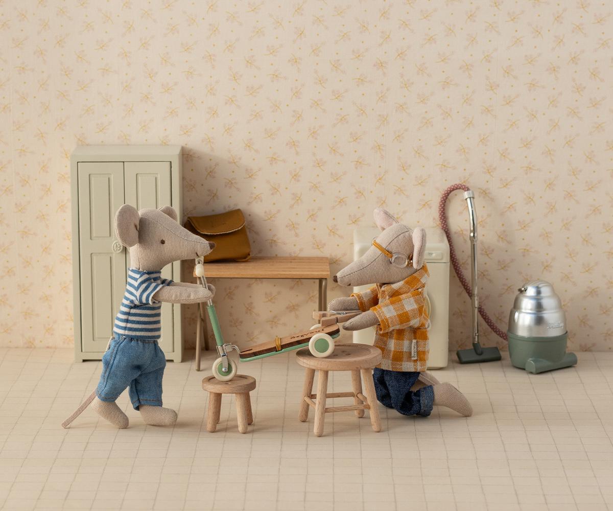 Maileg - Vacuum Cleaner Mouse