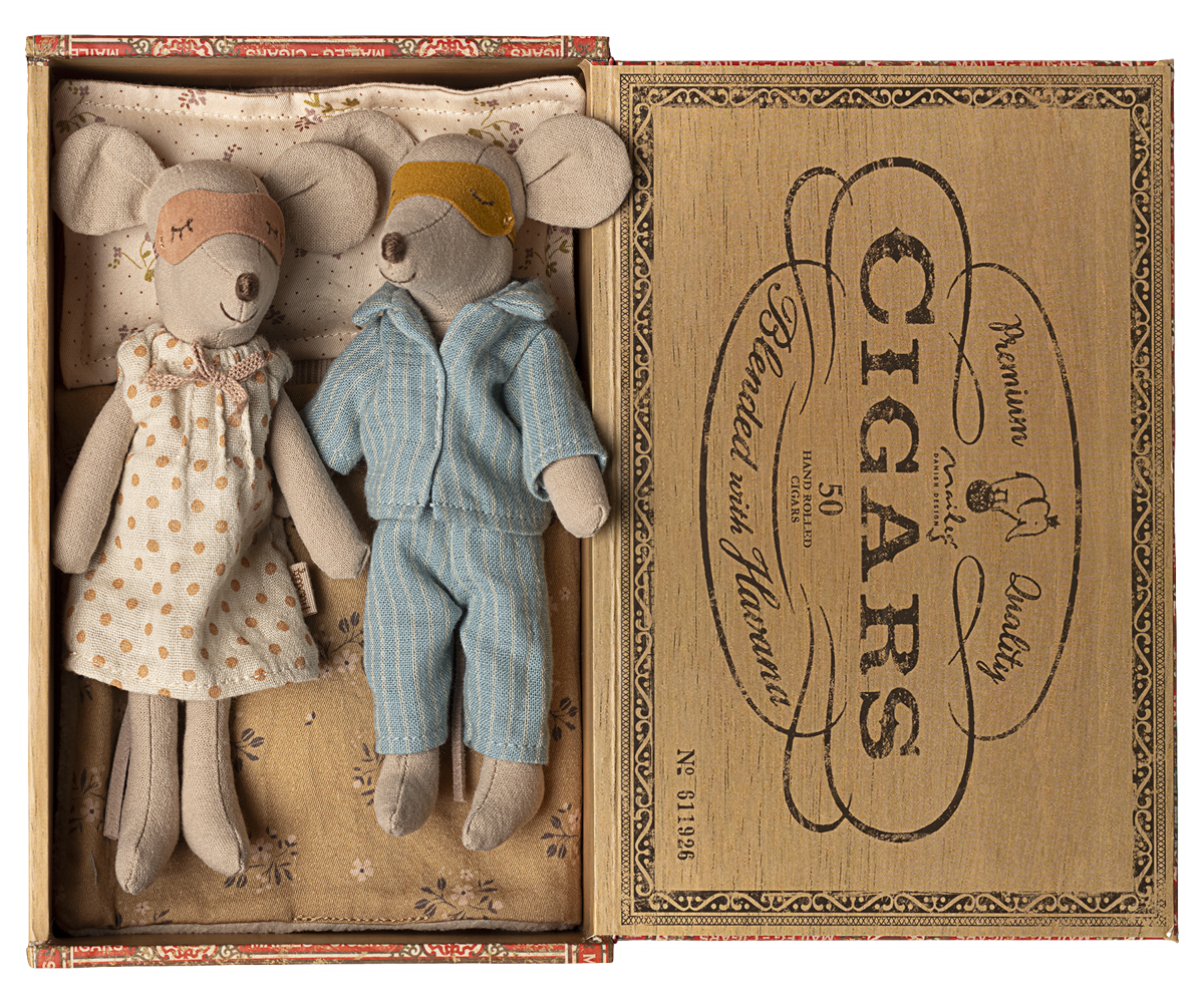 Maileg - Mum & Dad Mice in Cigarbox