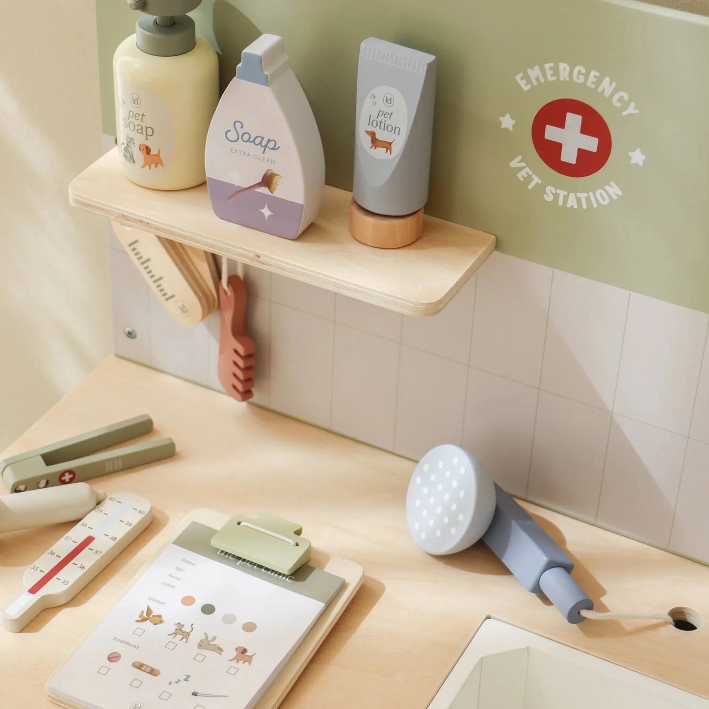 Little Dutch - Wooden Veterinary Practice