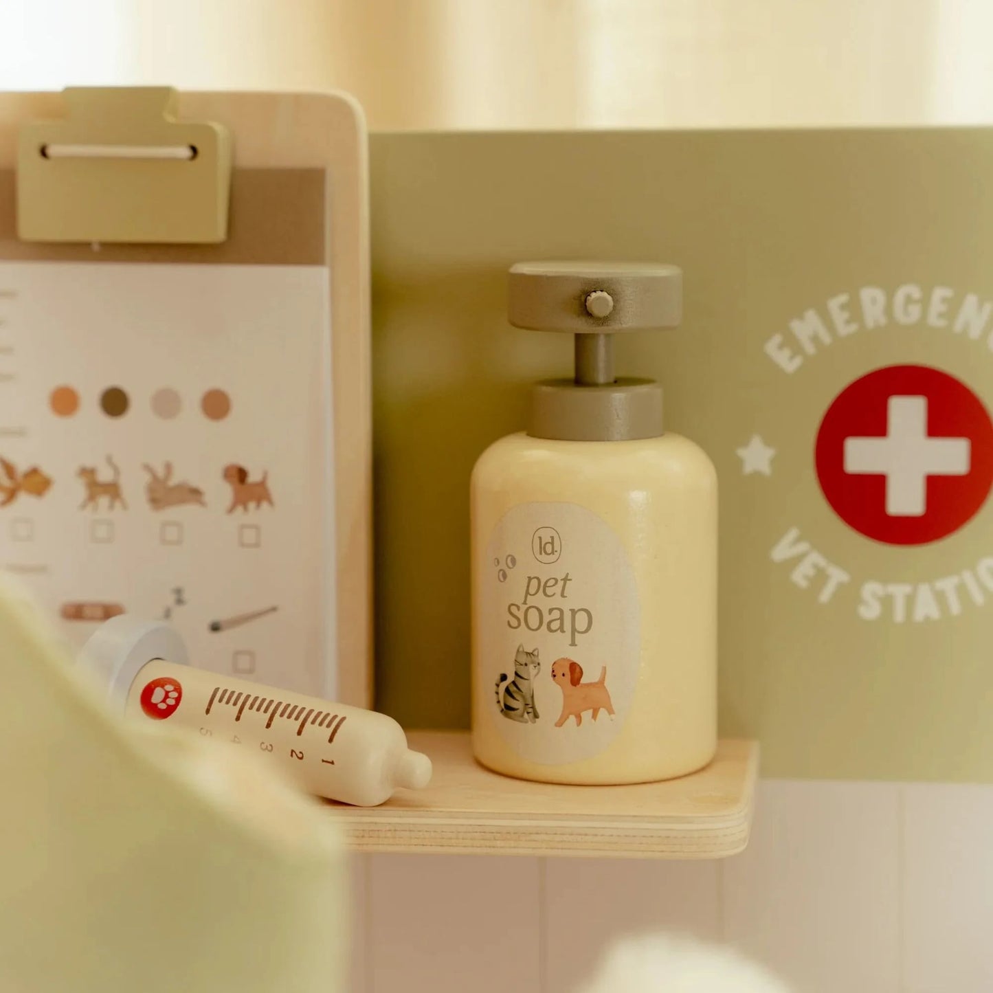 Little Dutch - Wooden Veterinary Practice