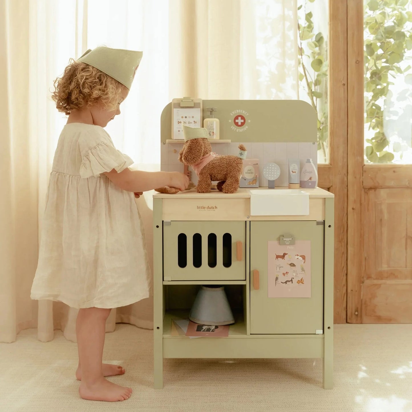 Little Dutch - Wooden Veterinary Practice