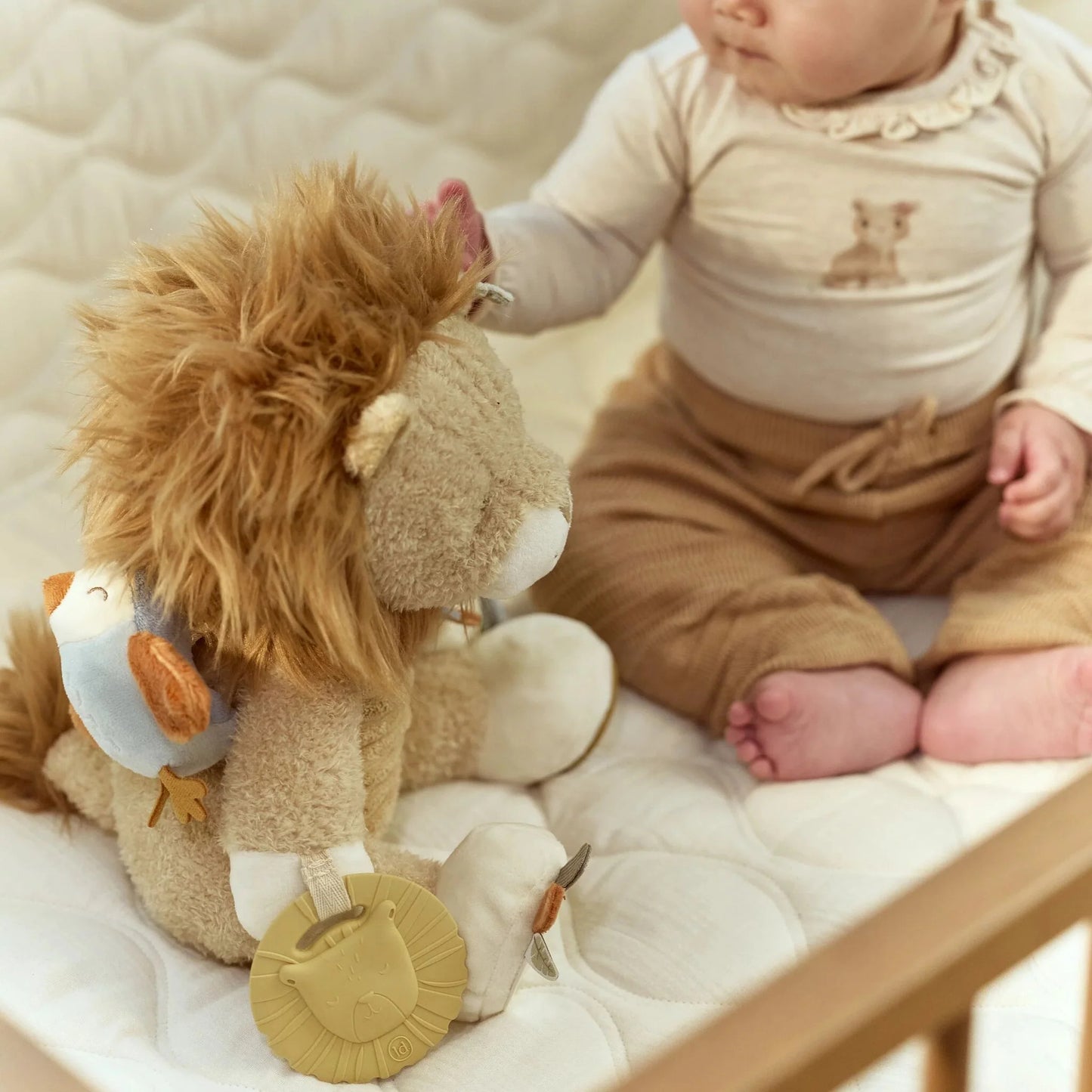 Little Dutch - Activity Cuddly Lion  - Safari Friends