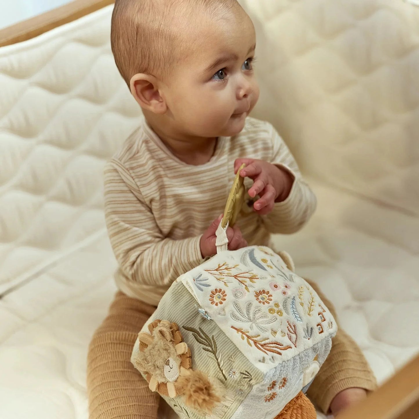 Little Dutch - Activity Cube  - Safari Friends