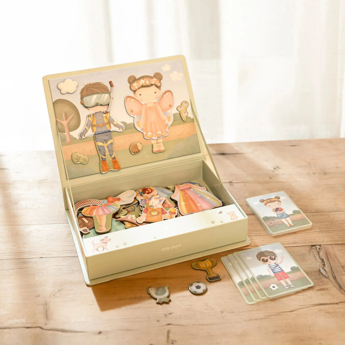 Little Dutch -  Magnetic Playboard Dress-up Jim and Rosa