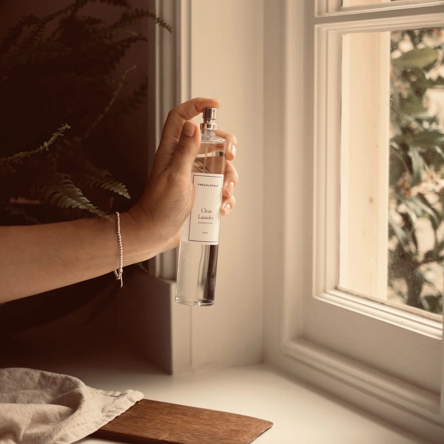 Freckleface - 'Floral Oud' Scented Room Spray