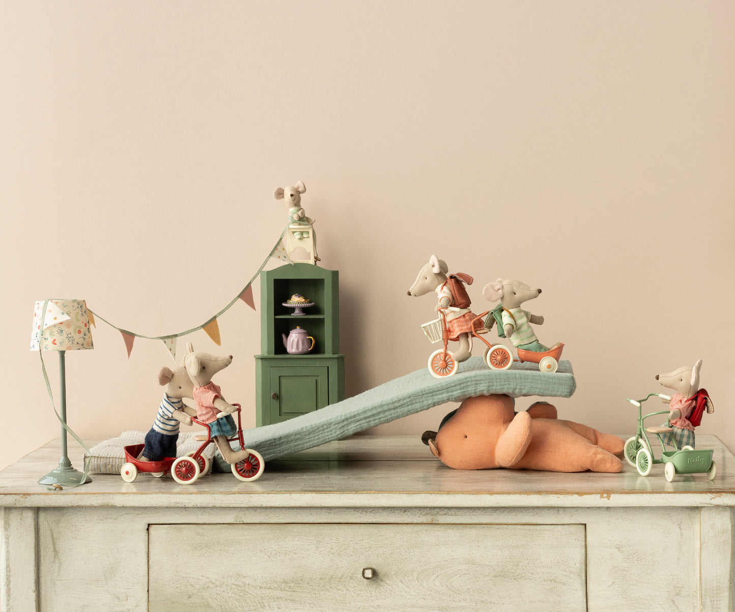Maileg - Tricycle Hanger Mouse - Red