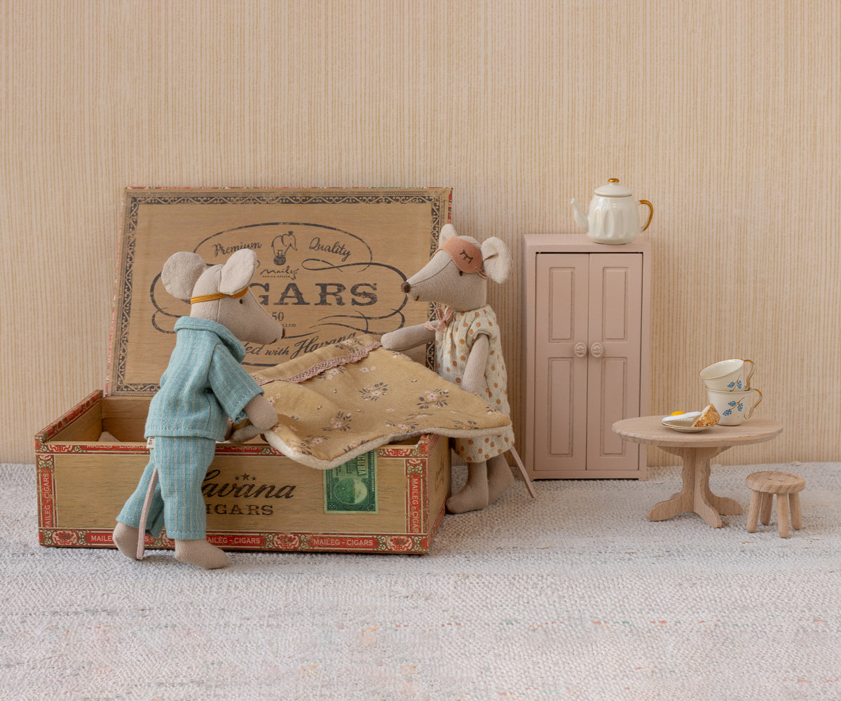 Maileg - Mum & Dad Mice in Cigarbox