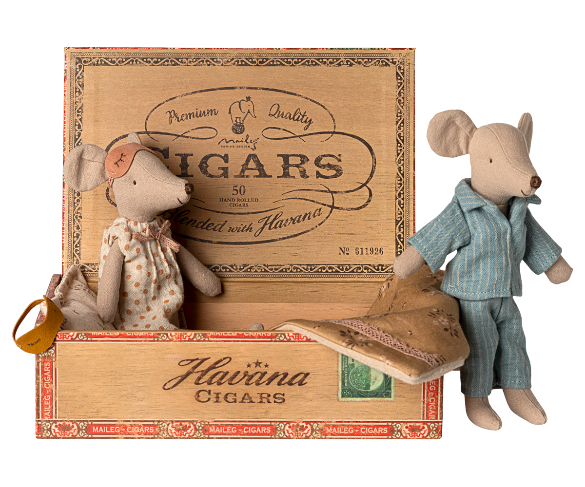 Maileg - Mum & Dad Mice in Cigarbox