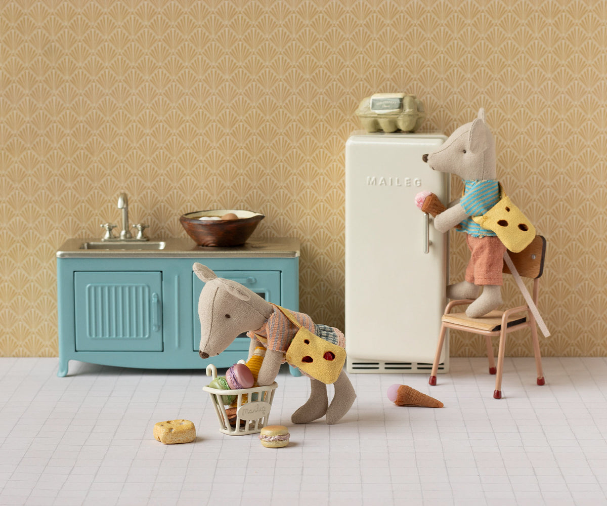 Maileg - Little Sister, Mouse with Bag