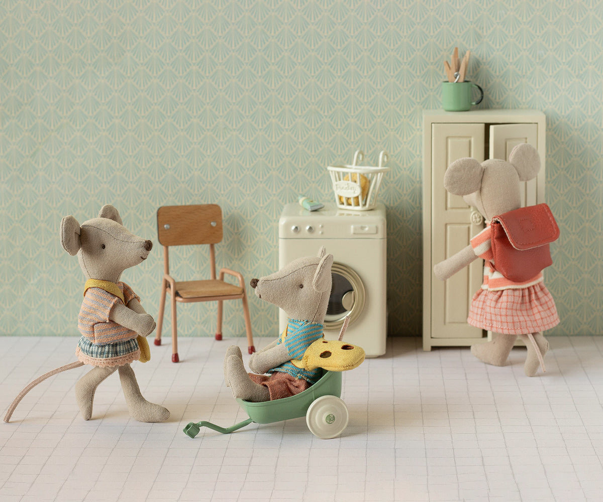 Maileg - Little Sister, Mouse with Bag