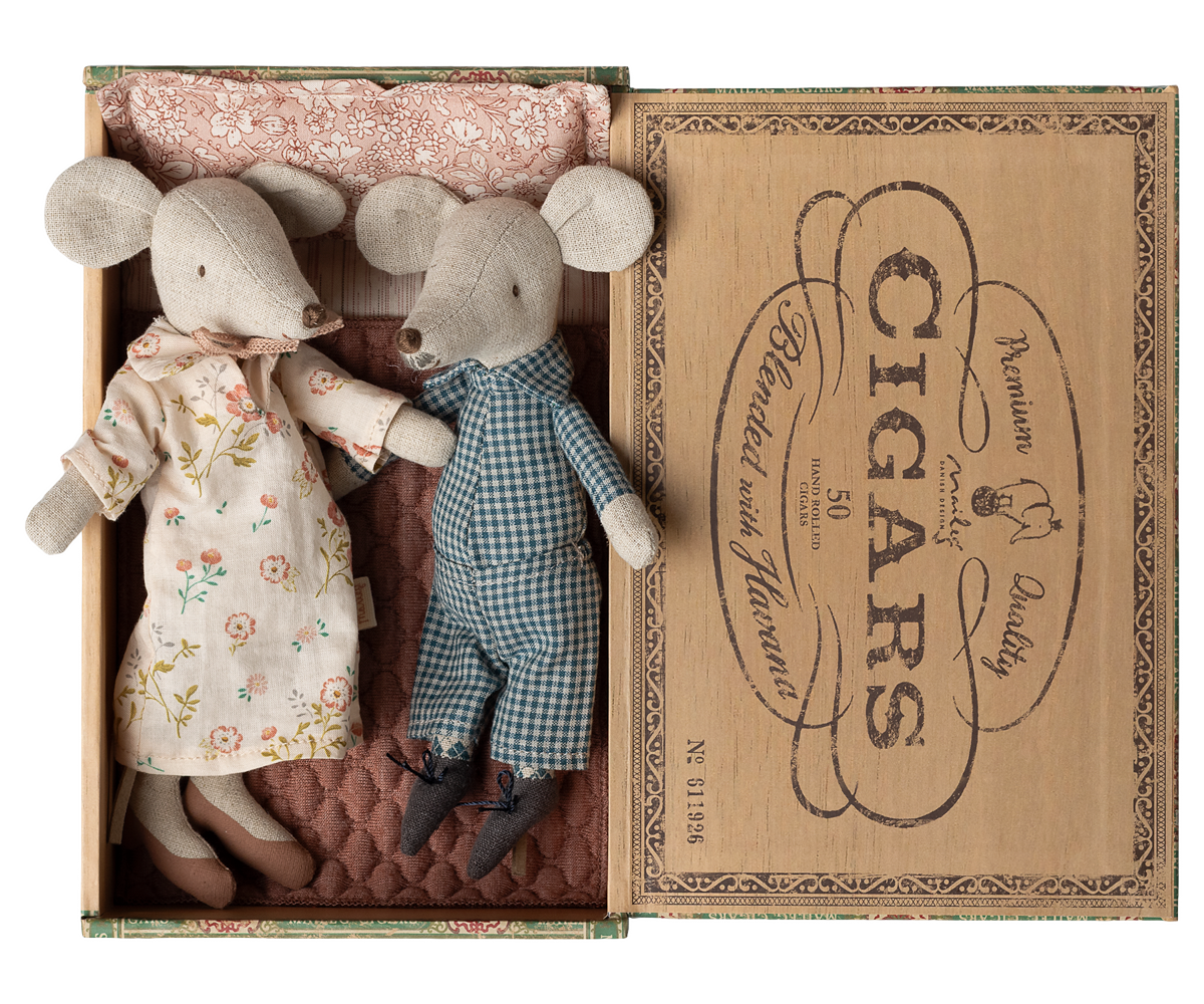 Maileg - Grandma and Grandpa Mice in Cigarbox
