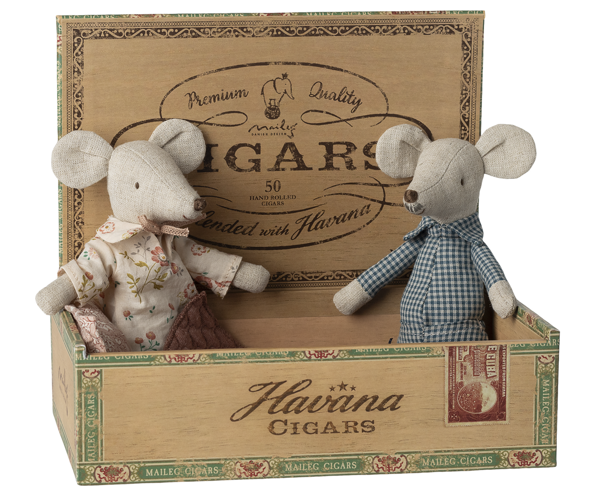 Maileg - Grandma and Grandpa Mice in Cigarbox