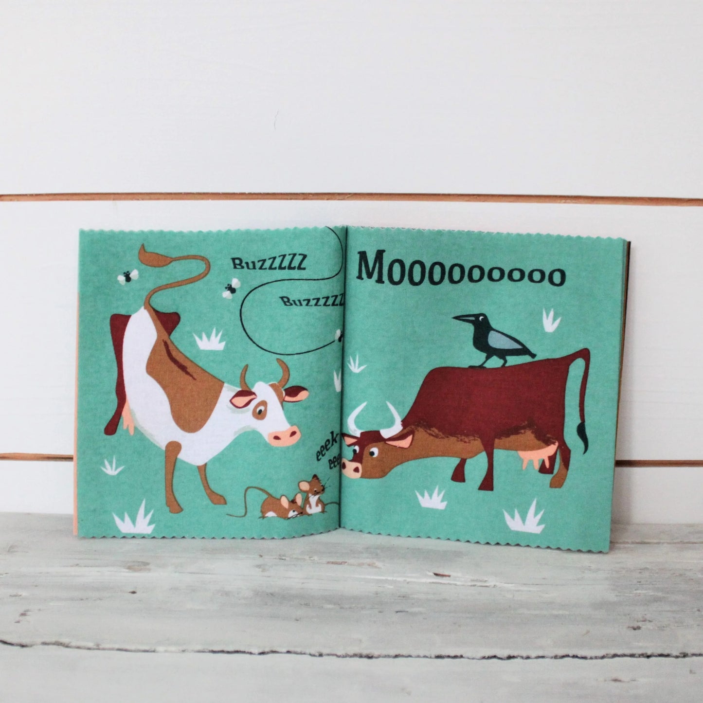Threadbear - The Noisy Farmyard Rag Book