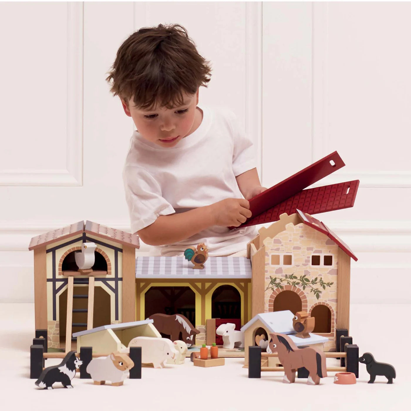 Le Toy Van - Wooden Farmyard Stables