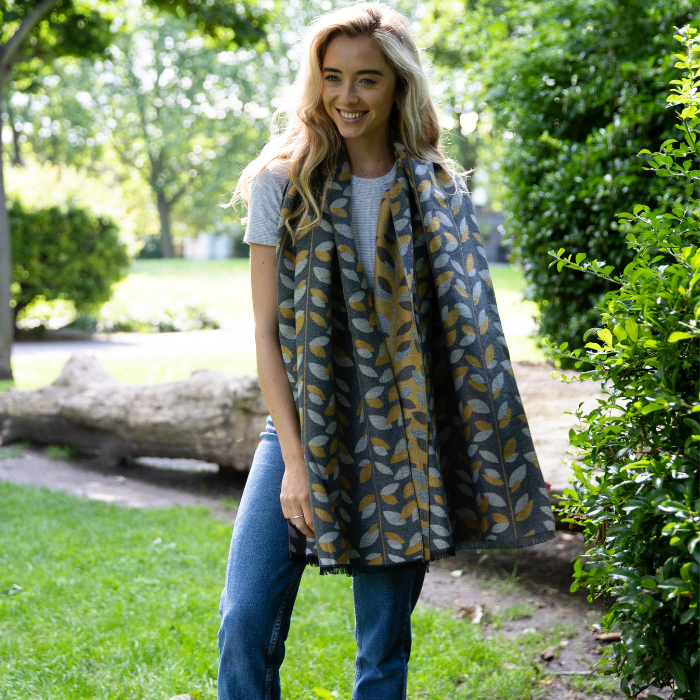Miss Sparrow - Mini Leaves Scarf - Grey