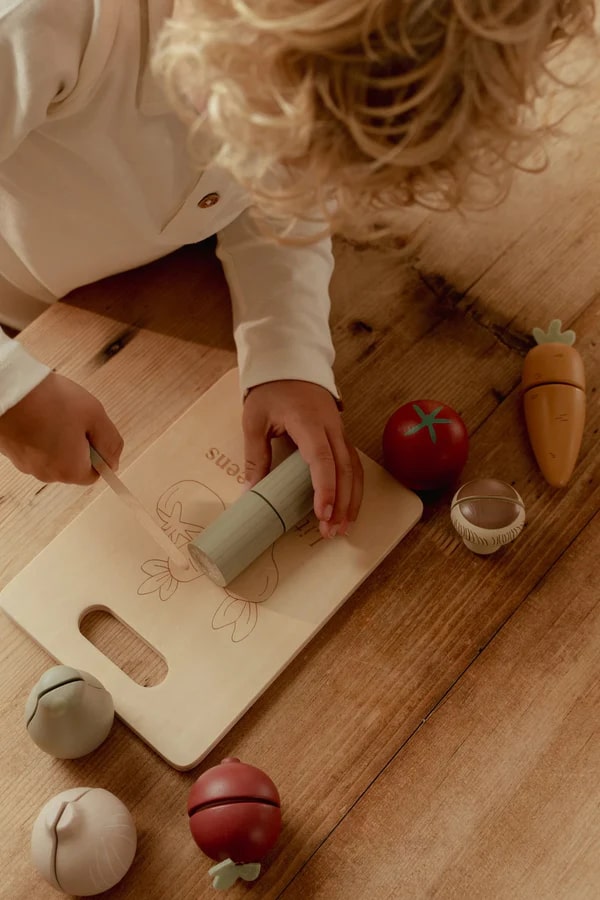Little Dutch - Slicing Vegetables